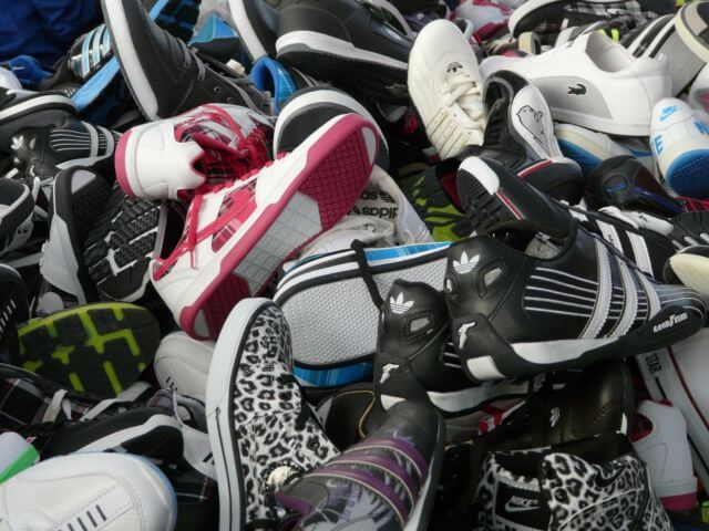 sneakers-73931_1280